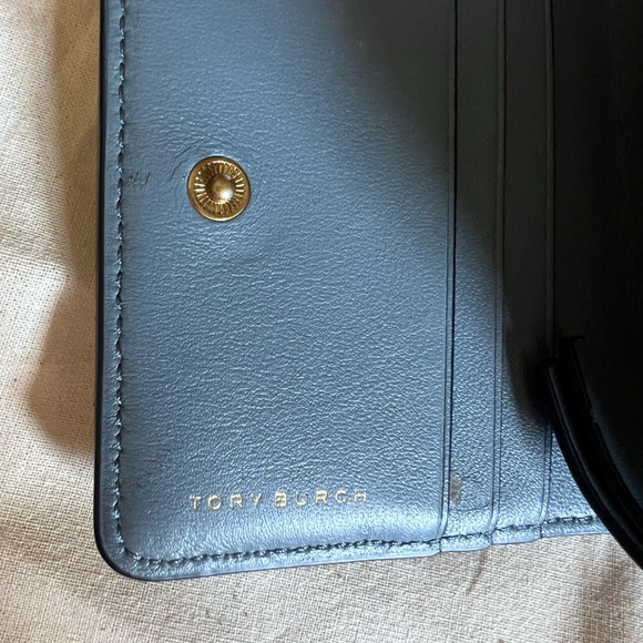 Tory Burch Chevron Quilted Soft Leather Bi-Fold Wallet Blue - Picture 3 of 4